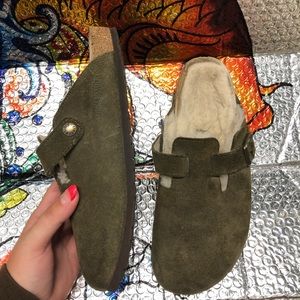 Barely worn fur lined Boston clog Birkenstocks